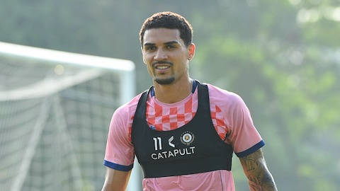 Ngoại binh Hendrio Araujo chính thức trở thành công dân Việt Nam  Ngoại binh Hendrio Araujo chính thức trở thành công dân Việt Nam